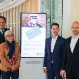 Abteilungsleiter Polizei Bernd Scholz, Kriminalhauptkommissarin Susanne Otto, Landrat Andreas Müller und Vorstandsmitglied der Sparkasse Tillmann Reusch