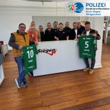 Scheckübergabe bei Radio Siegen nach Fußballbenefizspiel 