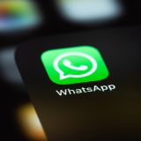 Handy mit WhatsApp Symbol