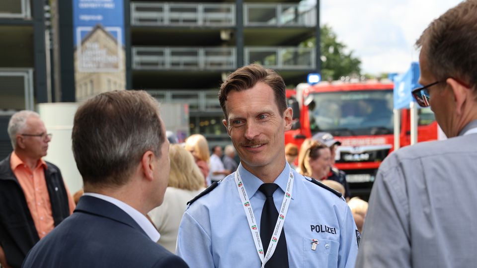 Mit Polizisten im Gespräch