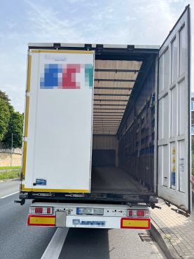 Offene Lkw-Tür