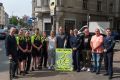 Mit einfachen Mitteln die Verkehrssicherheit verbessern: Das ist das Ziel einer gemeinsamen Kampagne von Polizei und Stadt Dortmund. Am Montag trafen sich die Beteiligten an der Bornstraße, um über die Hintergründe zu informieren.